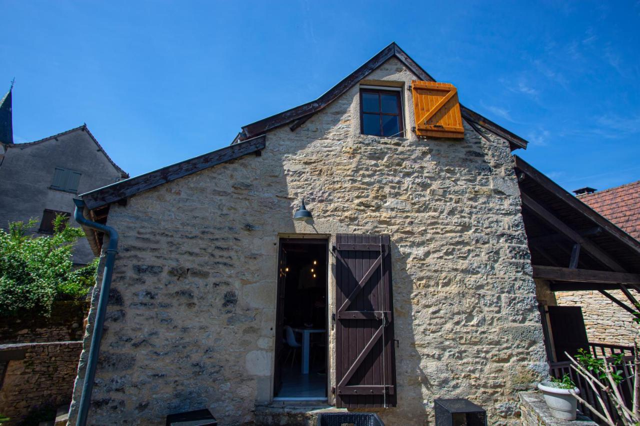 Maison En Pierres Au Coeur Du Village Medieval De Villeneuve Exterior photo