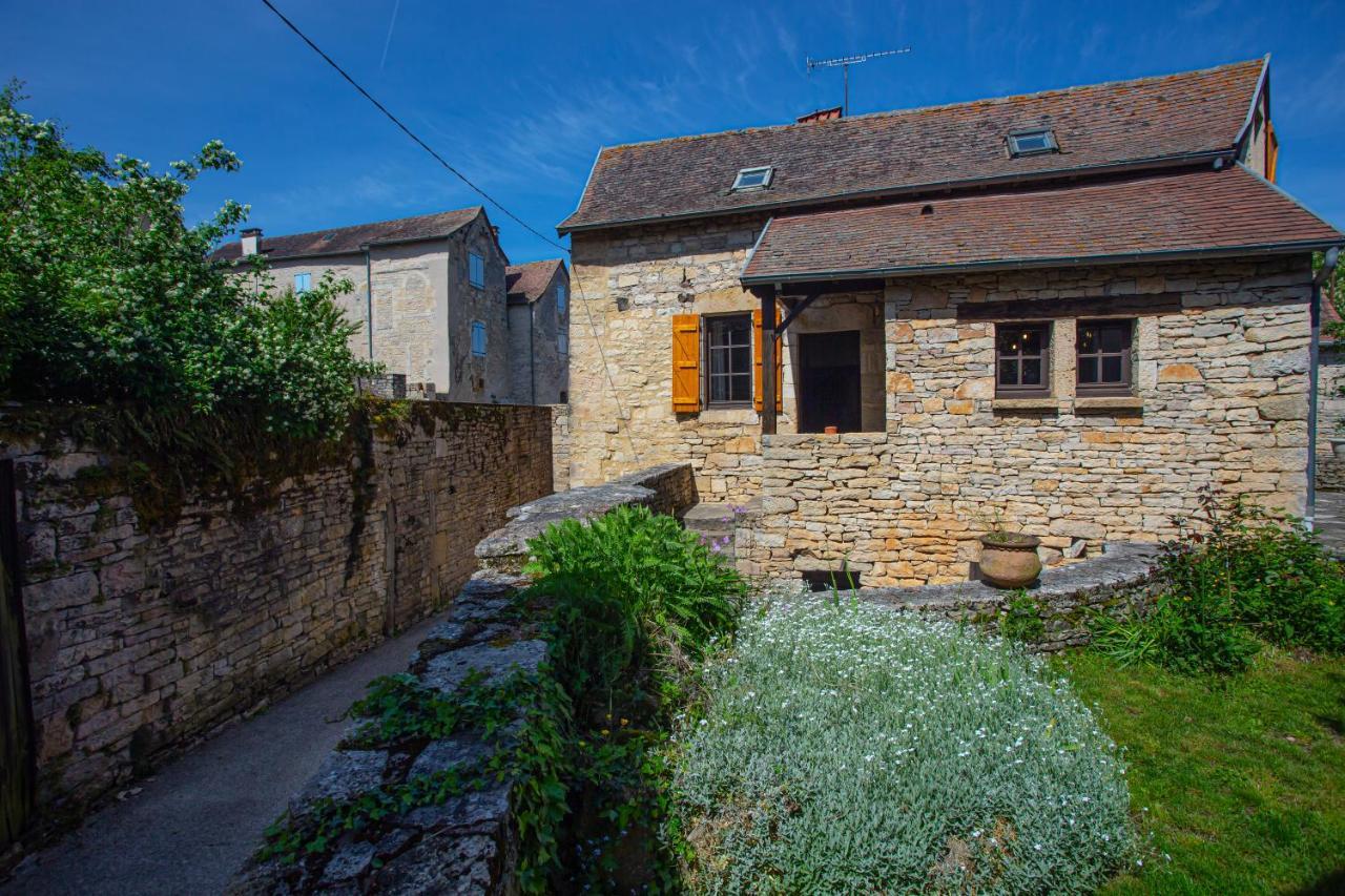 Maison En Pierres Au Coeur Du Village Medieval De Villeneuve Exterior photo