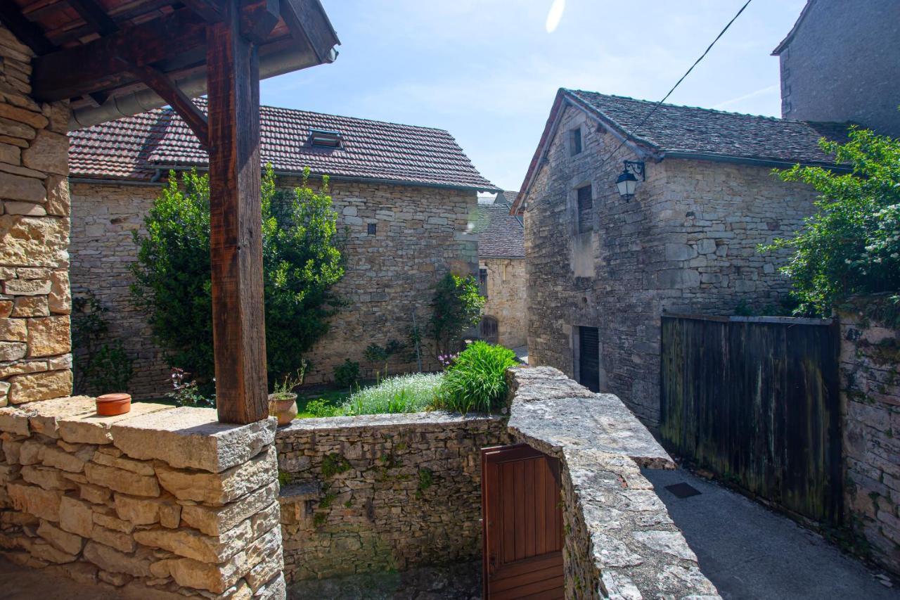 Maison En Pierres Au Coeur Du Village Medieval De Villeneuve Exterior photo